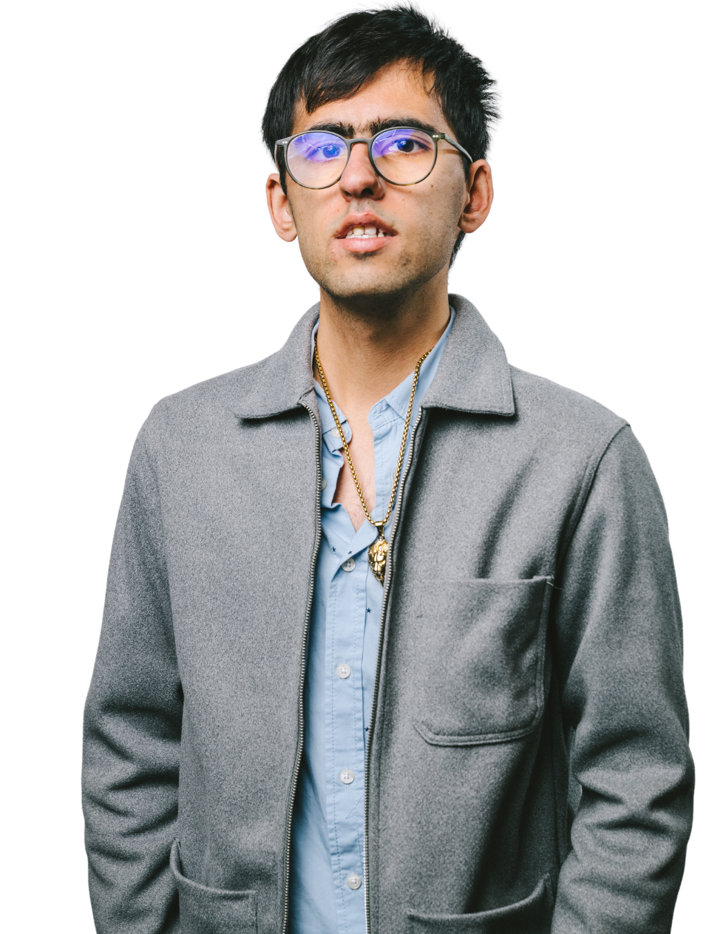 Artin Madjidi schaut mit ernstem Blick in die Kamera.